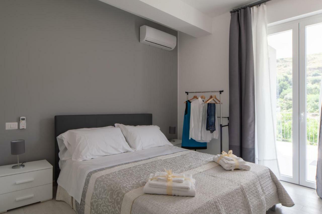 House 103 Rent Apartment Capo dʼOrlando エクステリア 写真